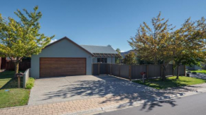 Meadowstone Family Retreat - Wanaka Holiday Home